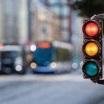 Leis de trânsito - sinal de trânsito vermelho
